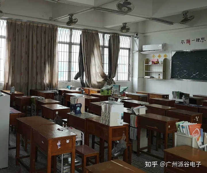 空調(diào)控制器-潮州高級中學教室空調(diào)節(jié)能項目上線